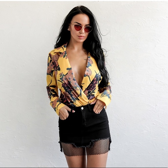 🎉 Host Pick! 🎉 NEW! Silk Floral Bodysuit - Picture 2 of 8